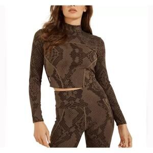 NEW GUESS Mock Neck Activewear Long Sleeve Erin Crop Top Animal Print Size XS